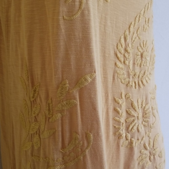 🚫SOLD🚫 Max Jeans Yellow Embroidered Tank Top - Picture 2 of 8